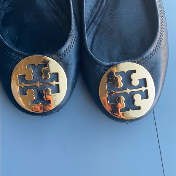 Tory Burch ballet flats with gold emblem - Picture 2 of 8